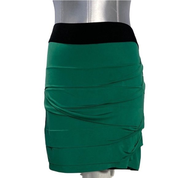 BCBGeneration S Mini Skirt Emerald Green Pleated Twist Stretch Date Night Cute - Picture 1 of 8